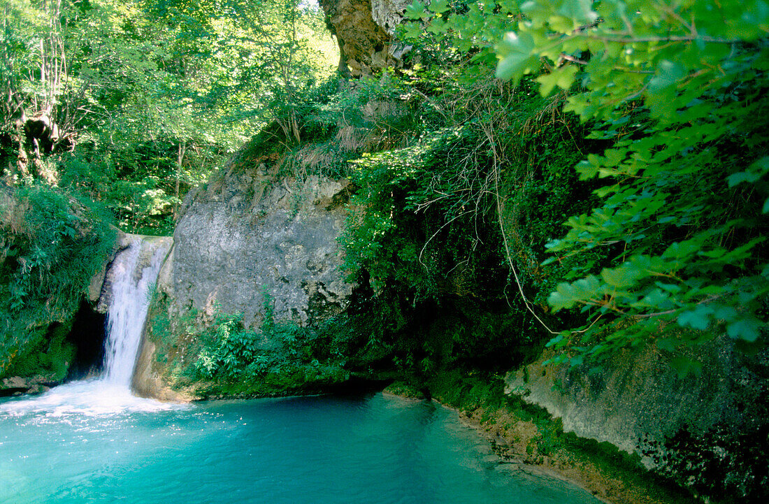 Quelle des Flusses Urederra im Naturpark Urbasa. Navarra. Spanien