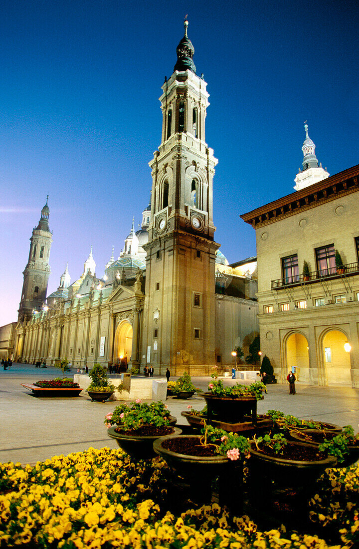 Basilica del Pilar Platz und Rathaus. Zaragoza. Aragonien. Spanien