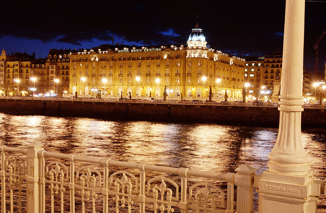 Hotel María Cristina und Fluss Urumea. San Sebastián. Euskadi. Spanien