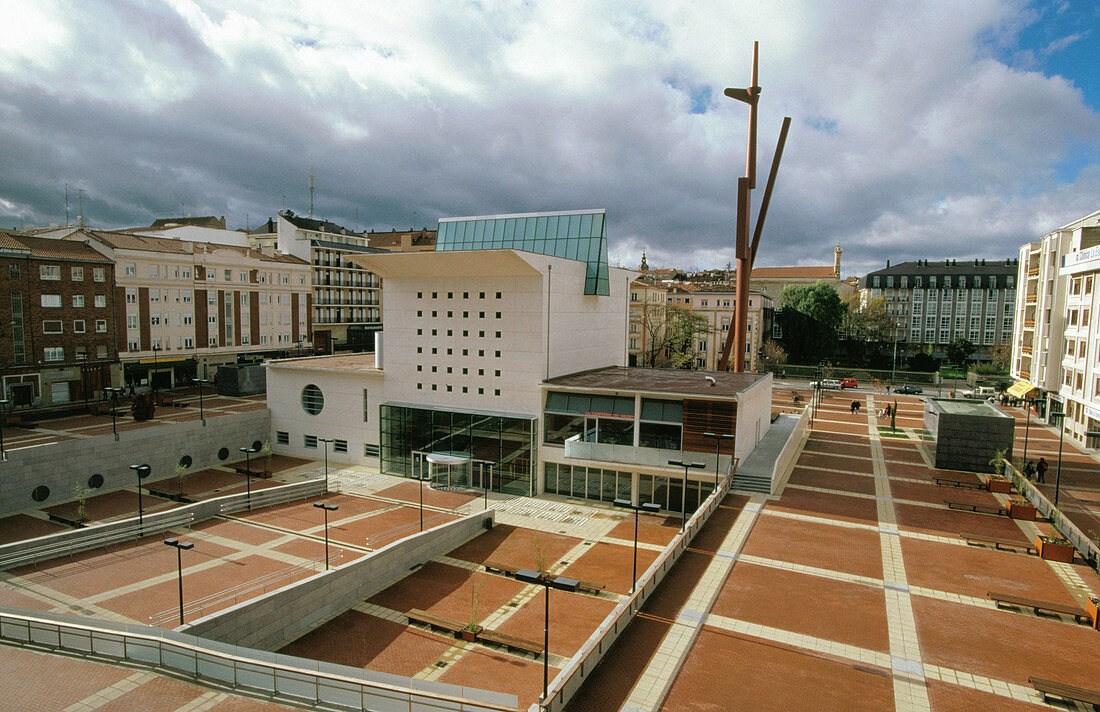 Artium, Baskisches Zentrum-Museum für zeitgenössische Kunst von José Luis Catón Santarén. Vitoria-Gasteiz. Euskadi. Spanien