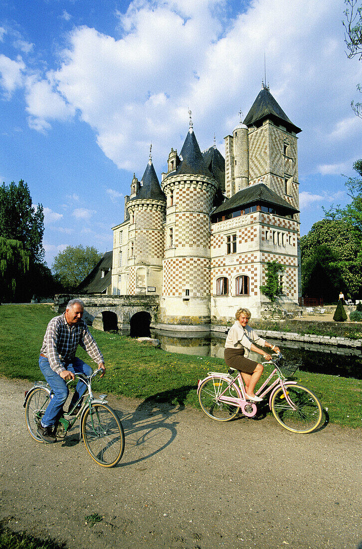Chateau des Reaux Maison d hotes owners cycling. Touraine (Chateaux country). Val-de-Loire. France