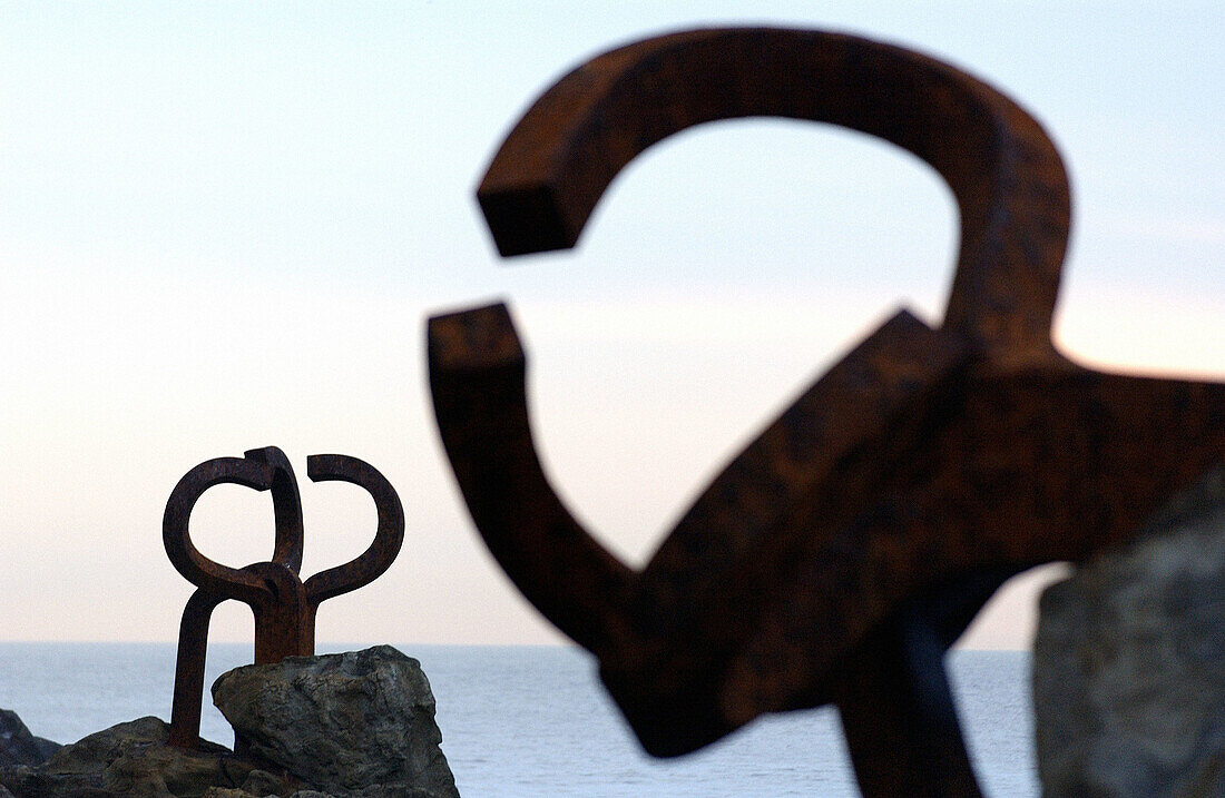 Peine de los vientos , Skulptur von Eduardo Chillida. San Sebastian. Spanien