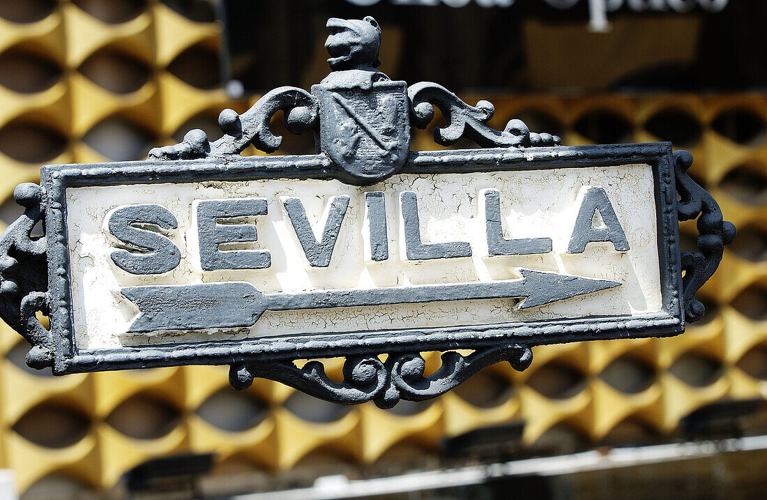 Sevilla-Schild in Jerez de la Frontera, Provinz Cádiz. Spanien