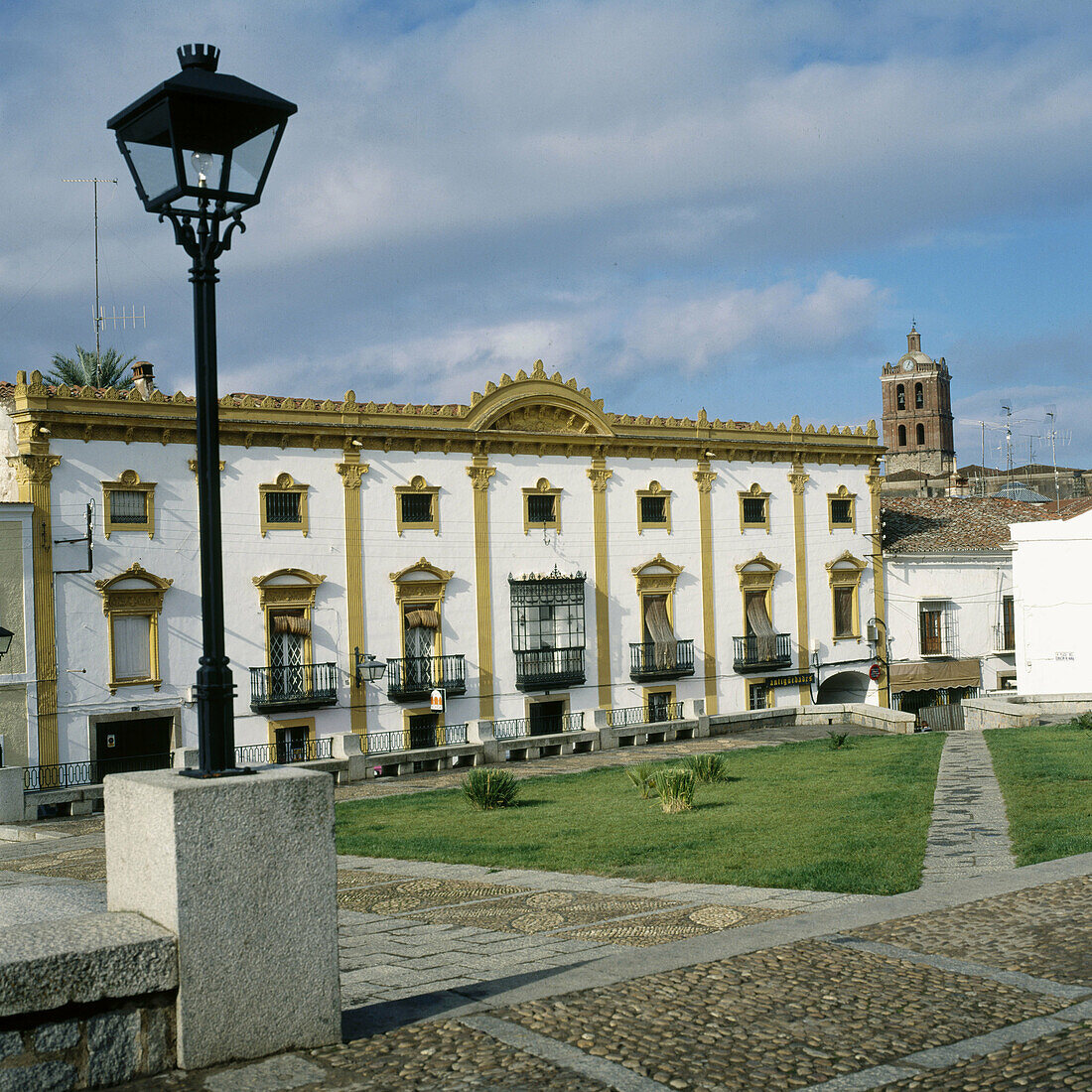 Casa Grande (17th century). Belltower of the Colegiata de la Candelaria in background, gothic style. Zafra (Badajoz). Spain