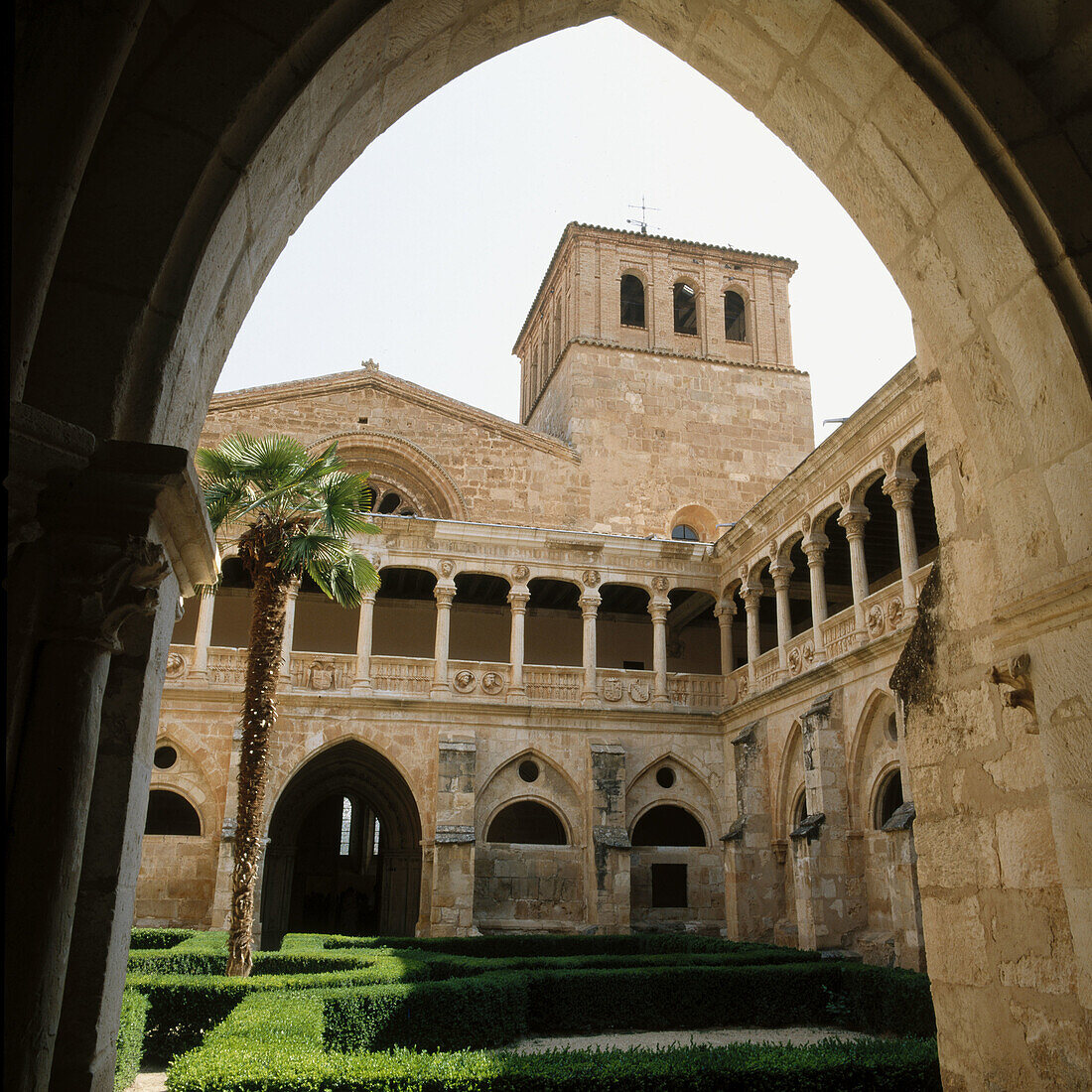 Claustro de los Caballeros (Kreuzgang der Ritter), 12-13. Jh. Monasterio de Santa María de Huerta, Provinz Soria, Spanien