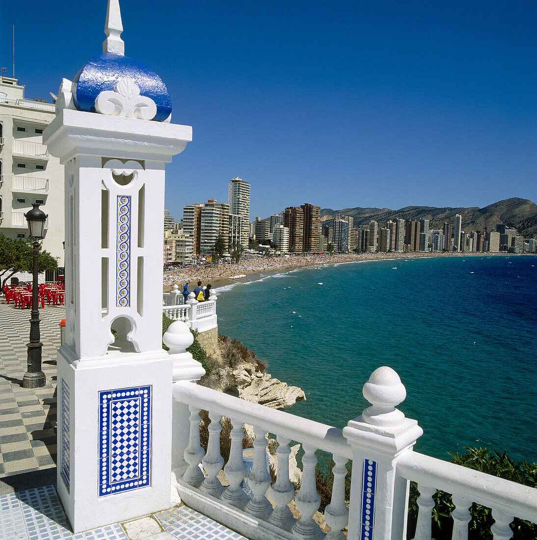 Playa de Levante von der Plaza del Castillo aus gesehen, Benidorm, Provinz Alicante, Spanien