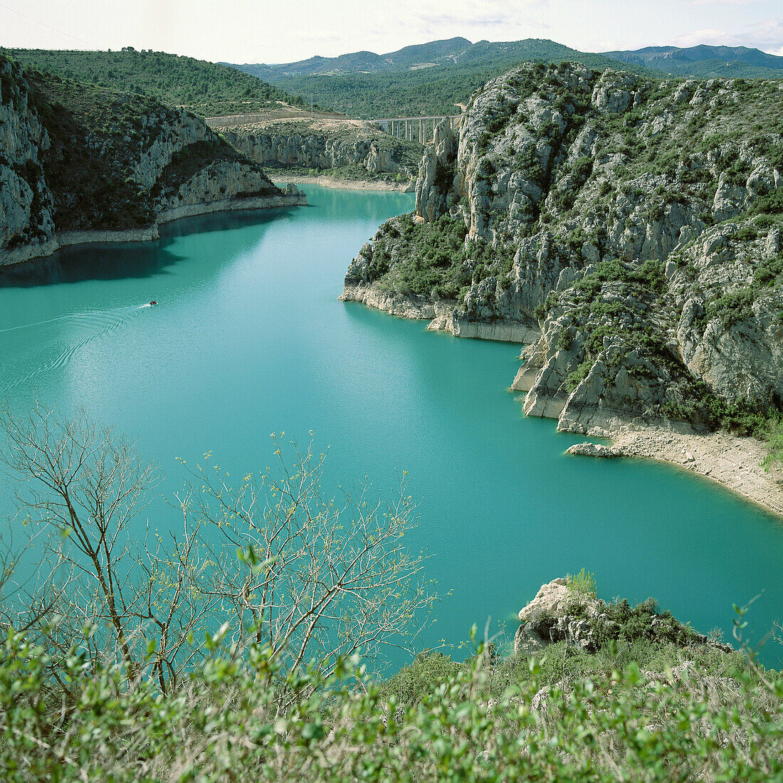 Fluss Cinca und Stausee El Grado, Blick von Torreciudad. Provinz Huesca. Spanien