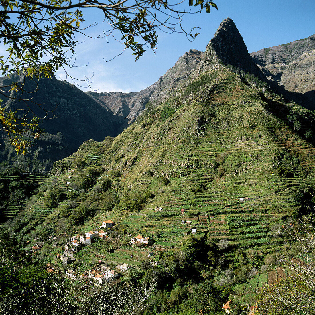 Blick von La Pousada de Vinhaticos. Serra de Agua, Insel Madeira, Portugal