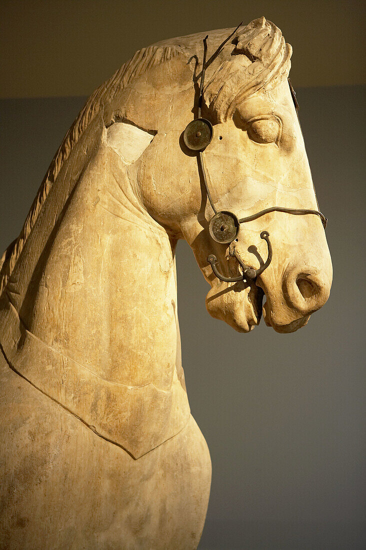 Fragmente von Kolossalpferden aus der Quadriga des Mausoleums von Halikarnassos. Das Britische Museum, London. England. UK.