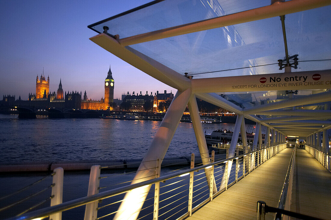 London Eye Flusskreuzfahrt, Big Ben und Houses of Parliament, London. England, Vereinigtes Königreich