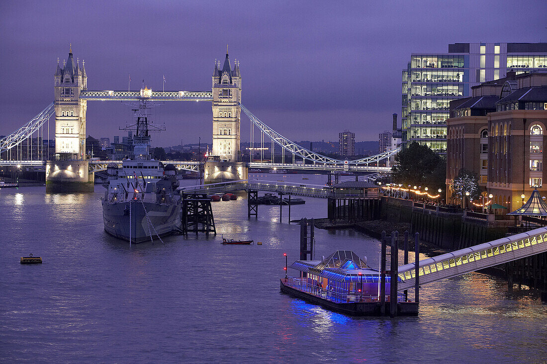 London Bridge City Pier, HMS Belfast, Southwark, Tower Bridge, Themse, London. England, Vereinigtes Königreich