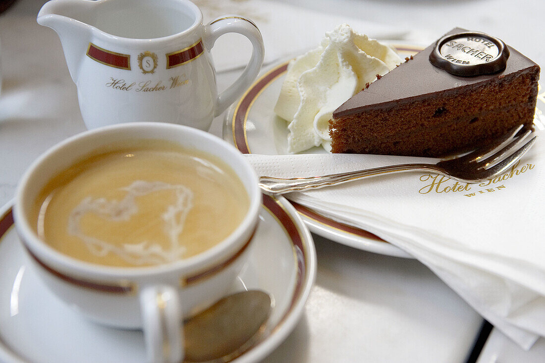 Sachertorte aus dem Hotel Sacher, Wien. Österreich