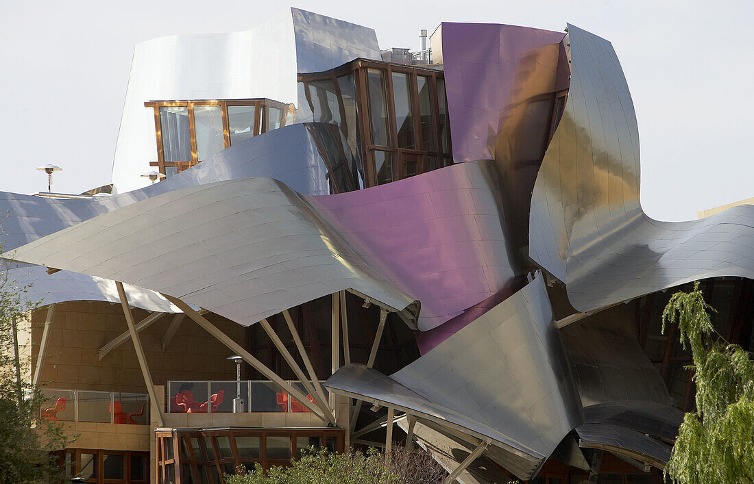 Ciudad del Vino, Gebäude der Weinkellerei Herederos de Marques de Riscal von Frank O. Gehry. Elciego, Rioja alavesa. Alava, Euskadi, Spanien