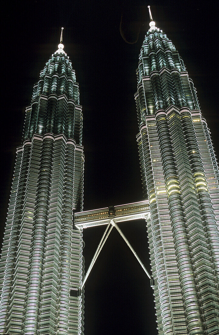 Petronas Twin Towers. Architect: Cesar Pelli. Lighting designer: Alain Guilhot. Kuala Lumpur. Malaysia.