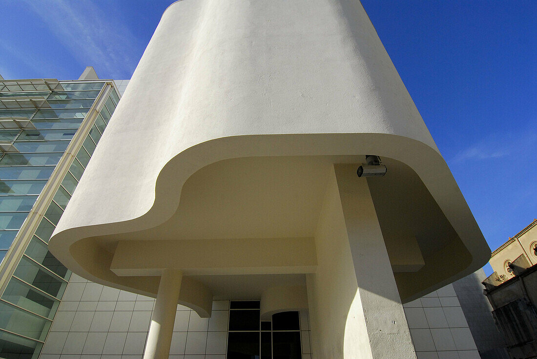 MACBA, Museum of Contemporary Art (1987-95, by Richard Meier). Barcelona. Spain