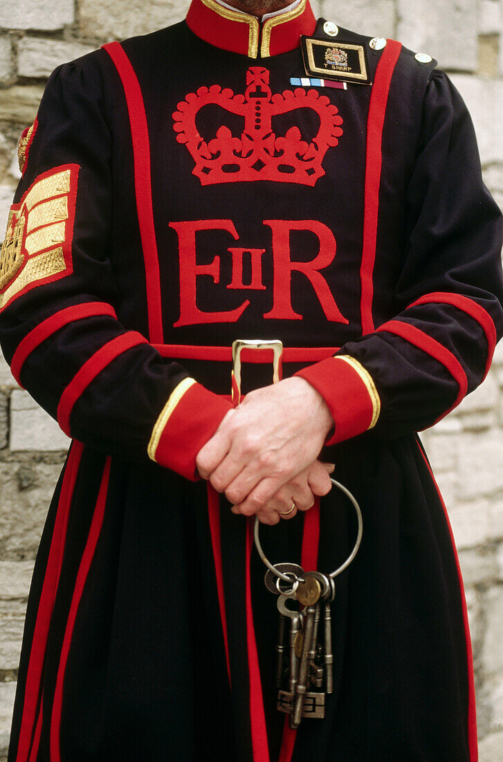 Yeoman Warder with the keys to the Queen s Chapel. London. England