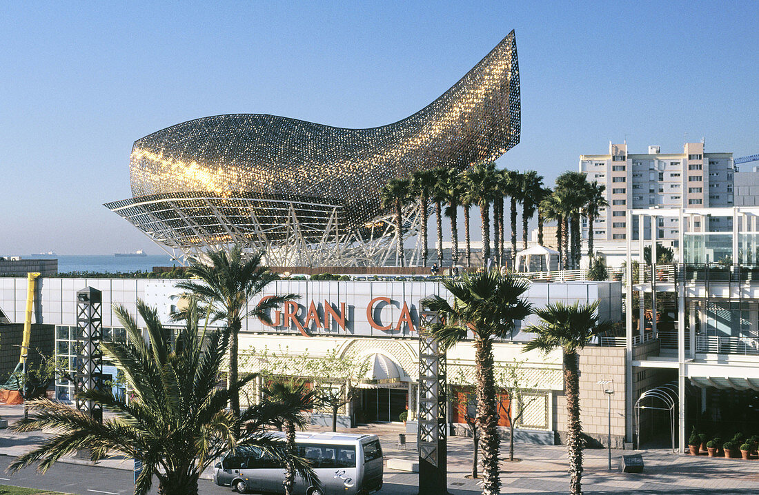 Spain. Barcelona. Port olímpic. Gran Casino and Peix (Fish) sculpture by Frank Gehry.