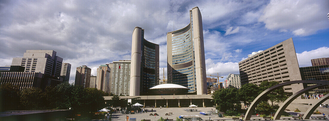 New City Hall (arch. Viljo Revell), built in 1965. Nathan Philips Square, Toronto, Canada