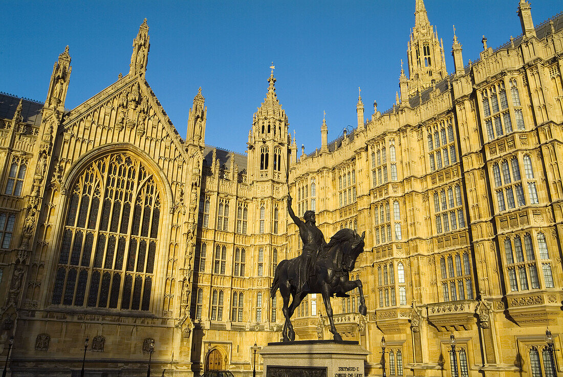 Statue of Richard I Outside Westminster Hall in London. England, UK