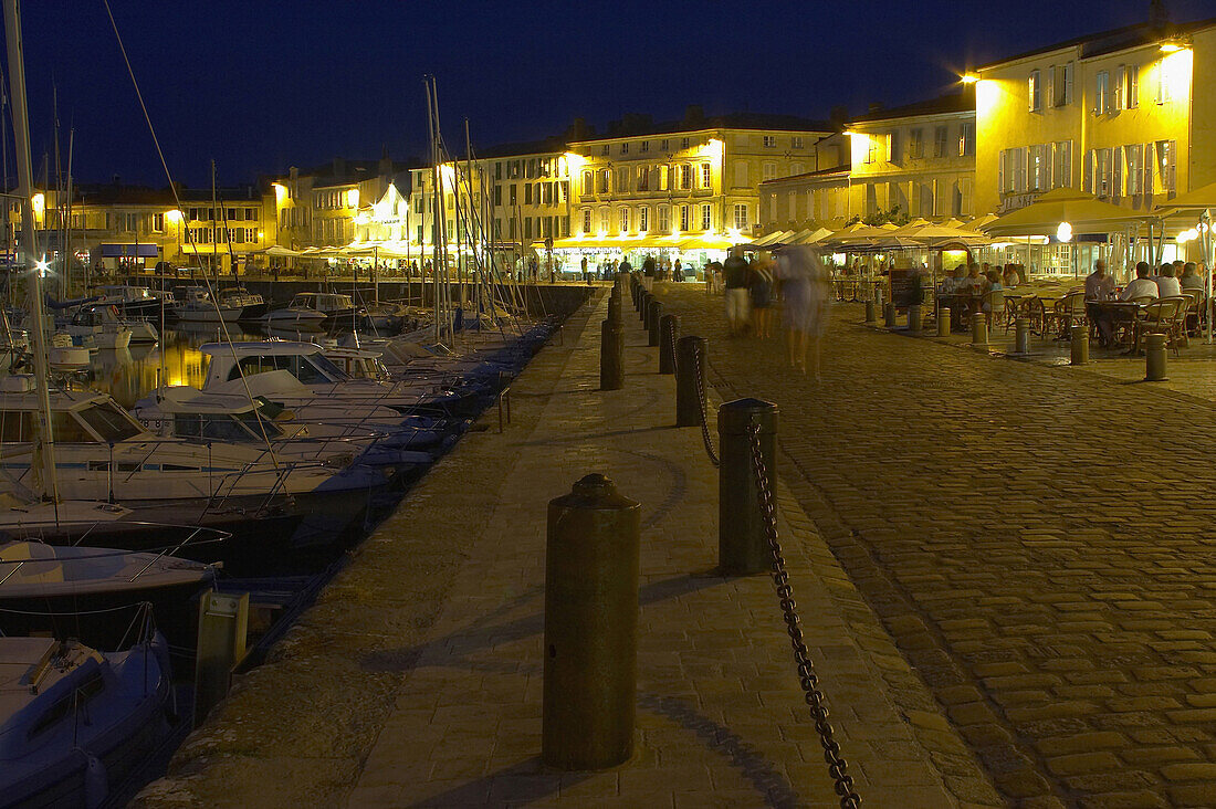Abend am Hafen von St. Martin-de-Ré auf der Ile de Ré, Dept. Charente-Vendée, Frankreich, Europa