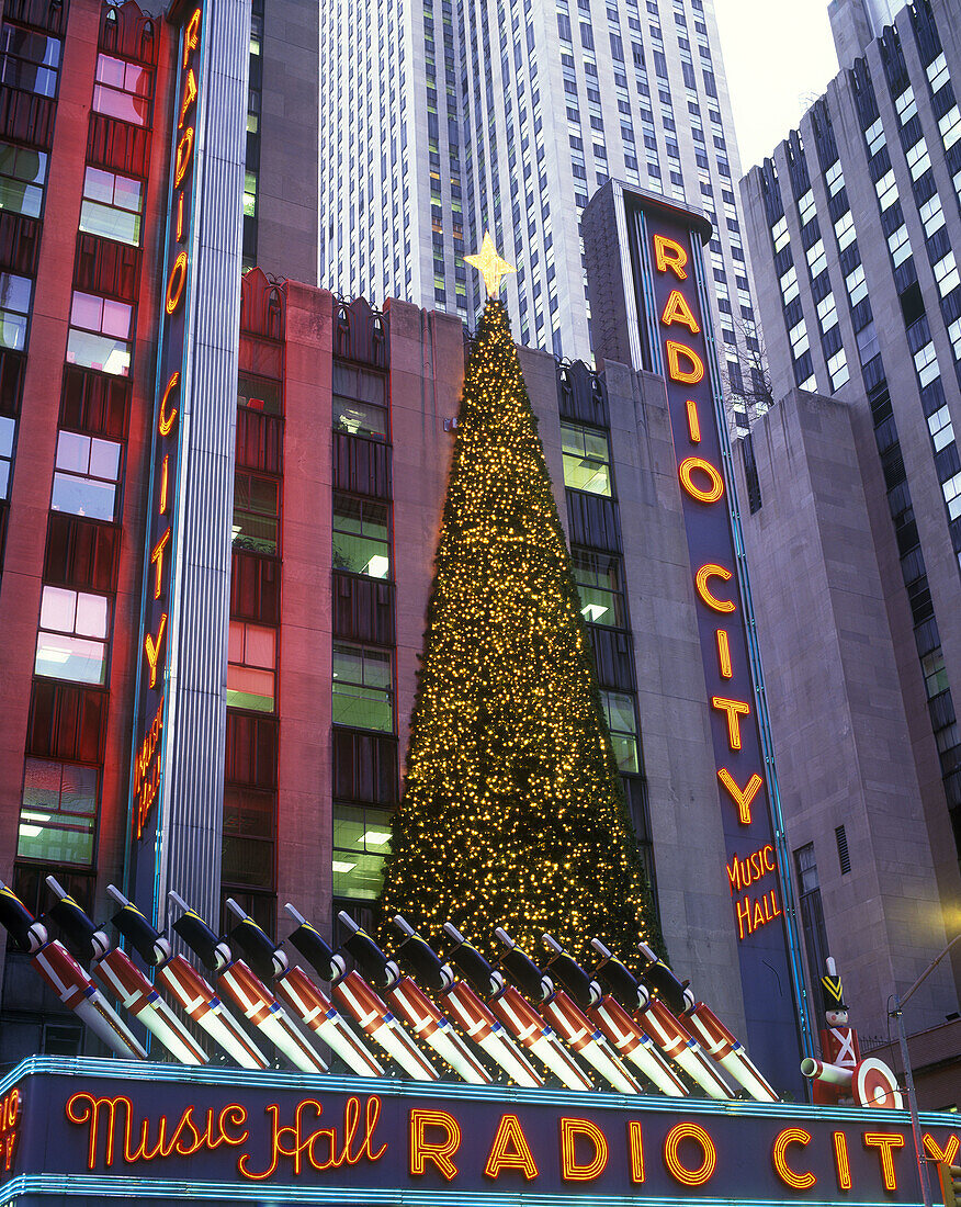 Christmas tree, Radio city, Rockefeller center, Manhattan, New York, USA.