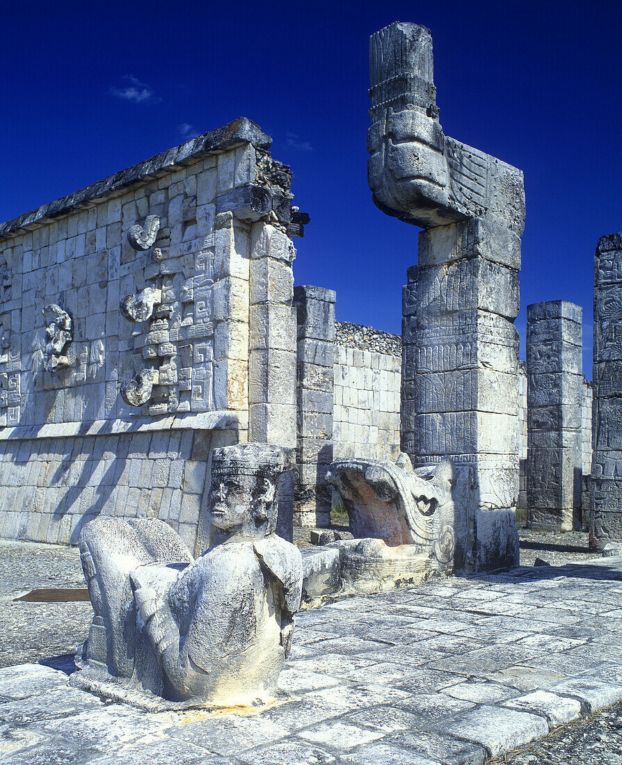 Chac mool altar, temple of warriors, Chichen itza ruins, Yucatan, Mexico.