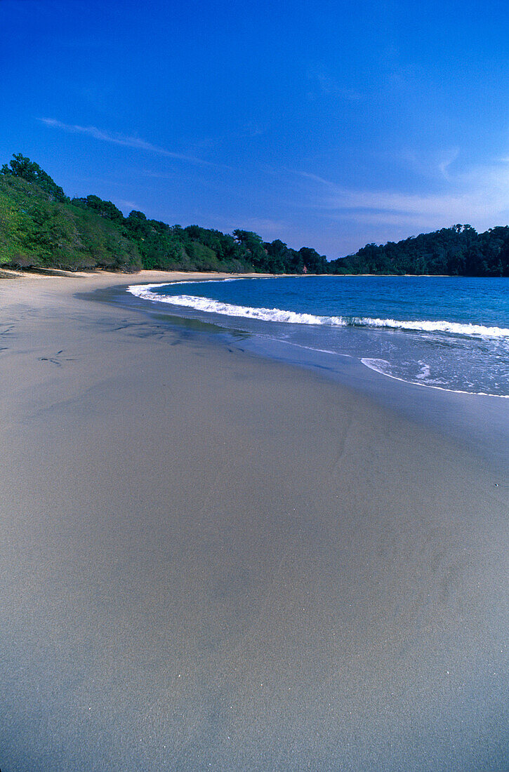 Scenic espadilla sur beach, Manuel antonio National Park, Costa Rica.