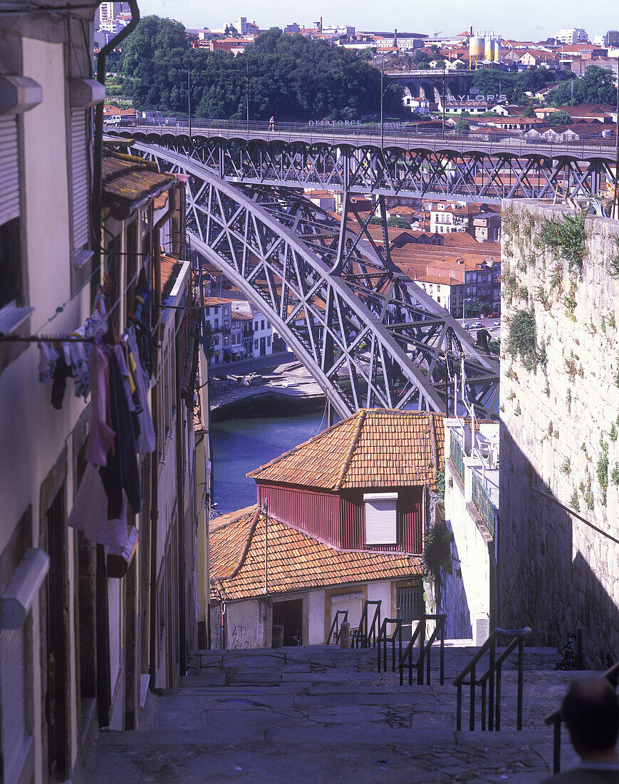 Ponte dom luis 1 bridge, Rio douro, oporto, Portugal.