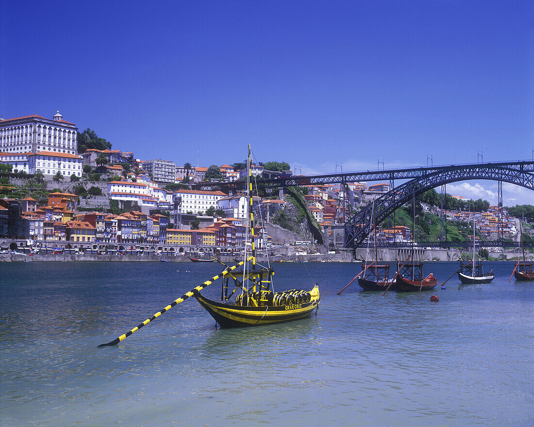 Rabelos & cais da ribeira, Rio douro, oporto, Portugal.