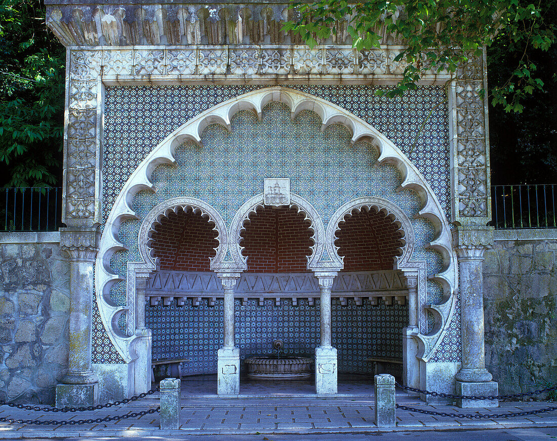 Archways, Fonte mourisca, Volta do duche, Sintra, Portugal.