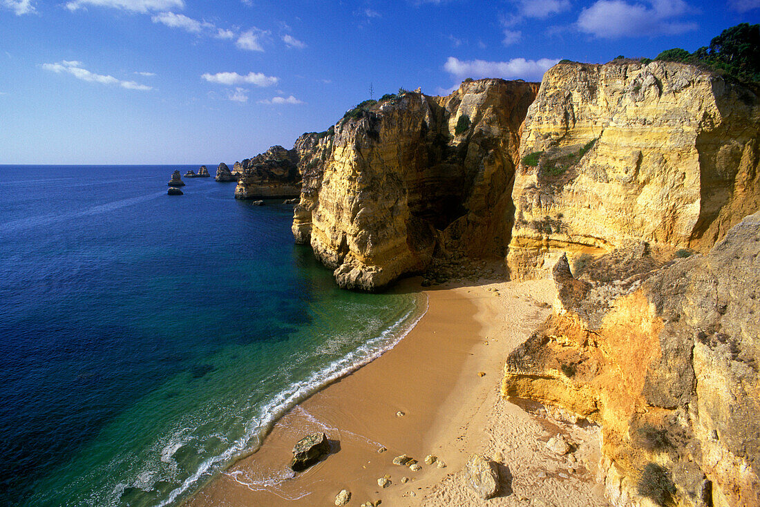 Praia de anna beach, Lagos, Algarve coastline, Portugal.