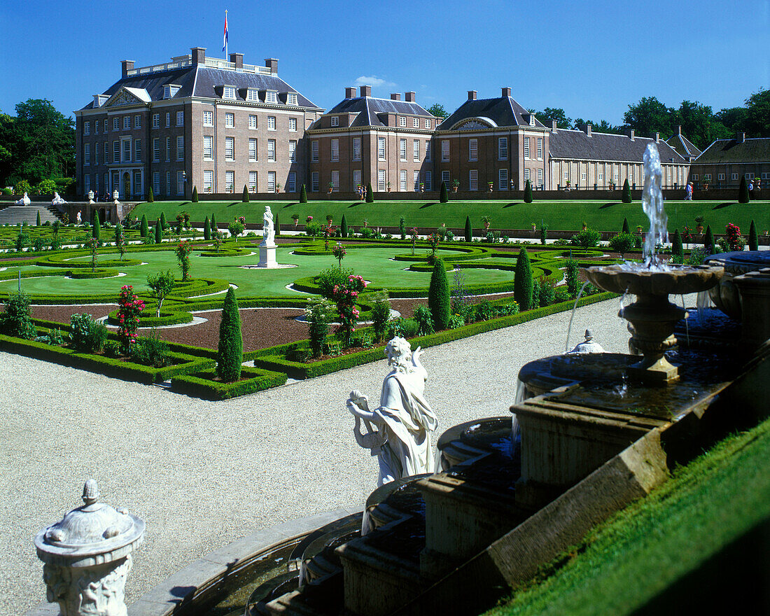 Het loo palace gardens, Apeldorn, holland.