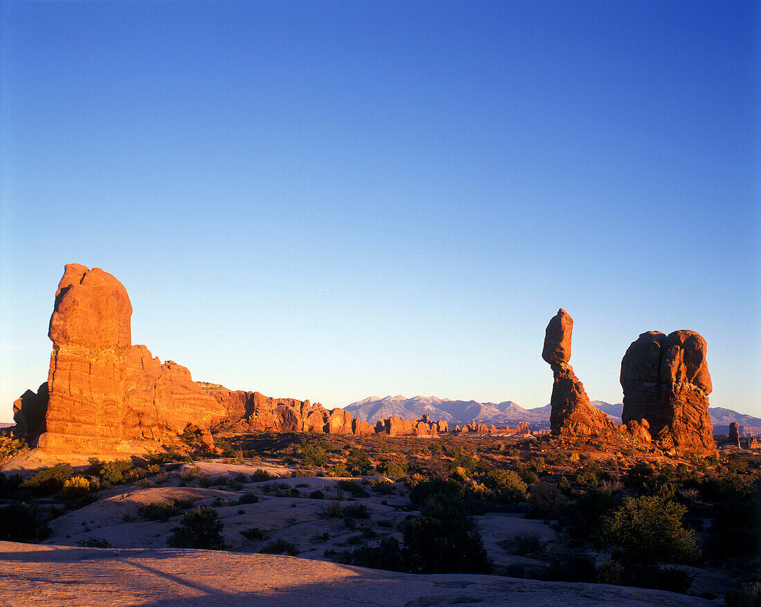 Scenic balanced rock, Arches National Park, utah, USA.