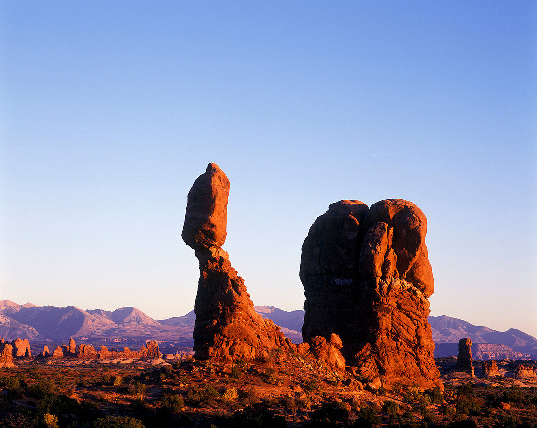 Scenic balanced rock, Arches National Park, utah, USA.