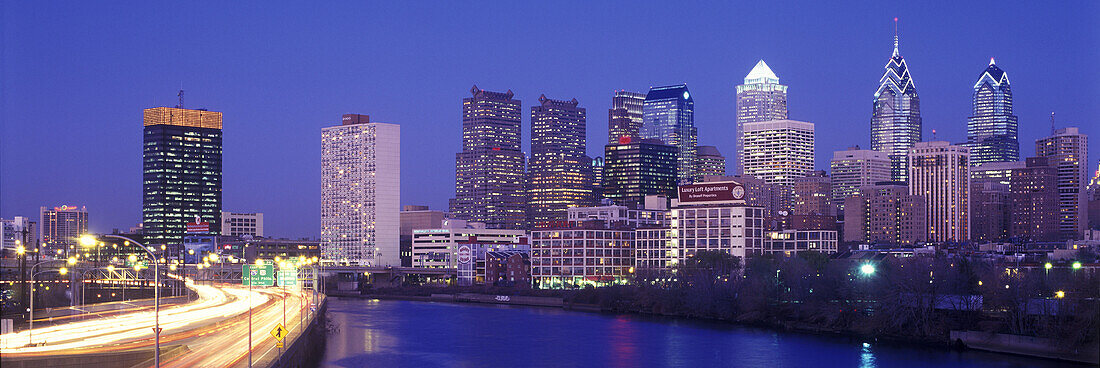 River schuylkill, Downtown skyline, Philadelphia, Pennsylvania, USA.