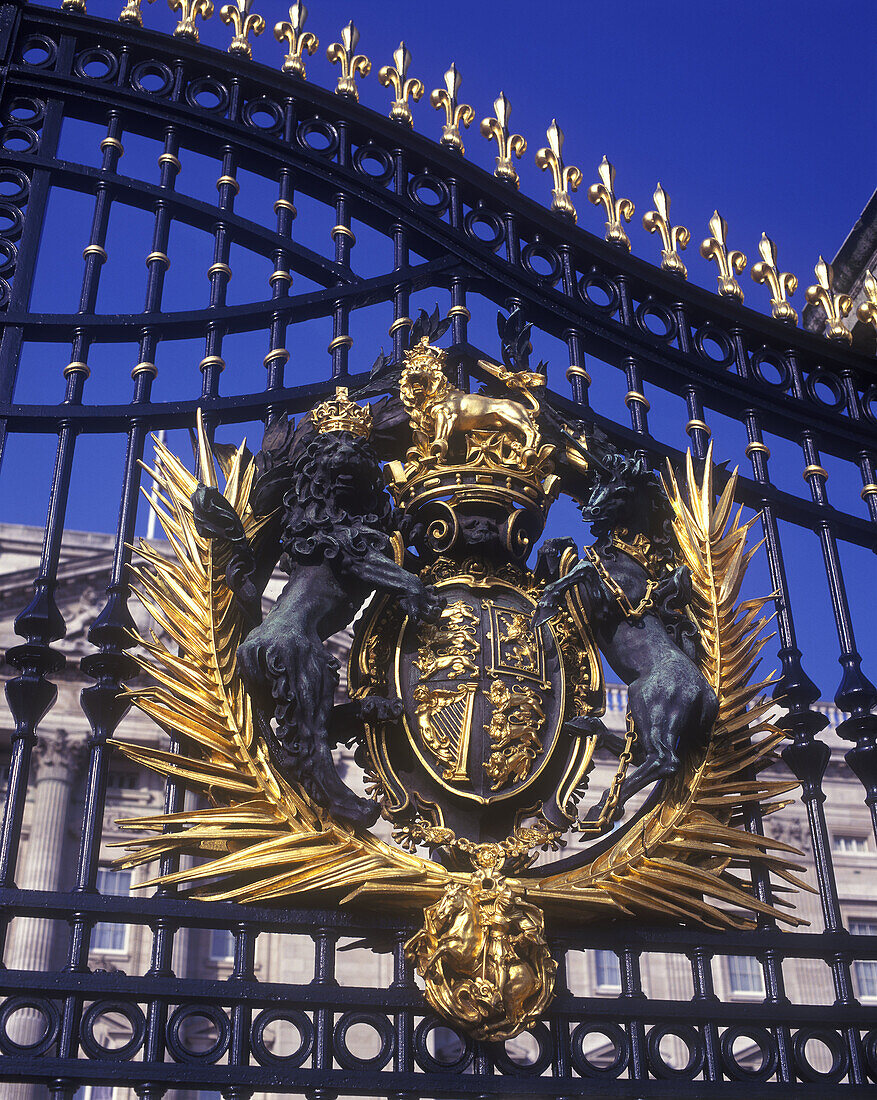 Entrance gate, Buckingham palace, London, England, U.K.