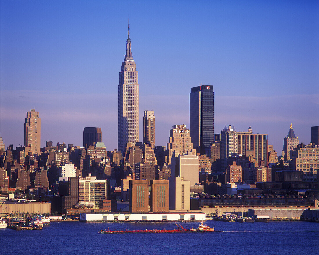 Empire state building, Mid-town skyline, Manhattan, New York, USA.