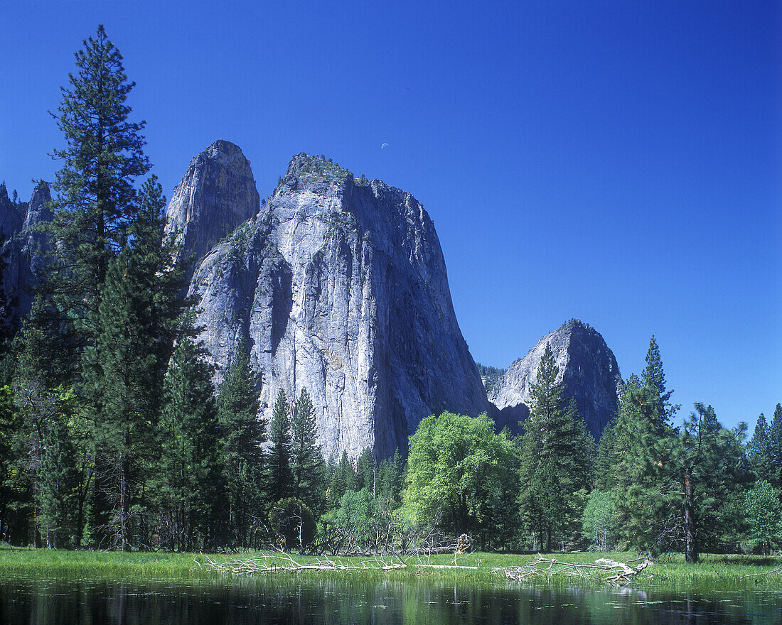 Scenic cathedral rocks, Yosemite National Park, California, USA.