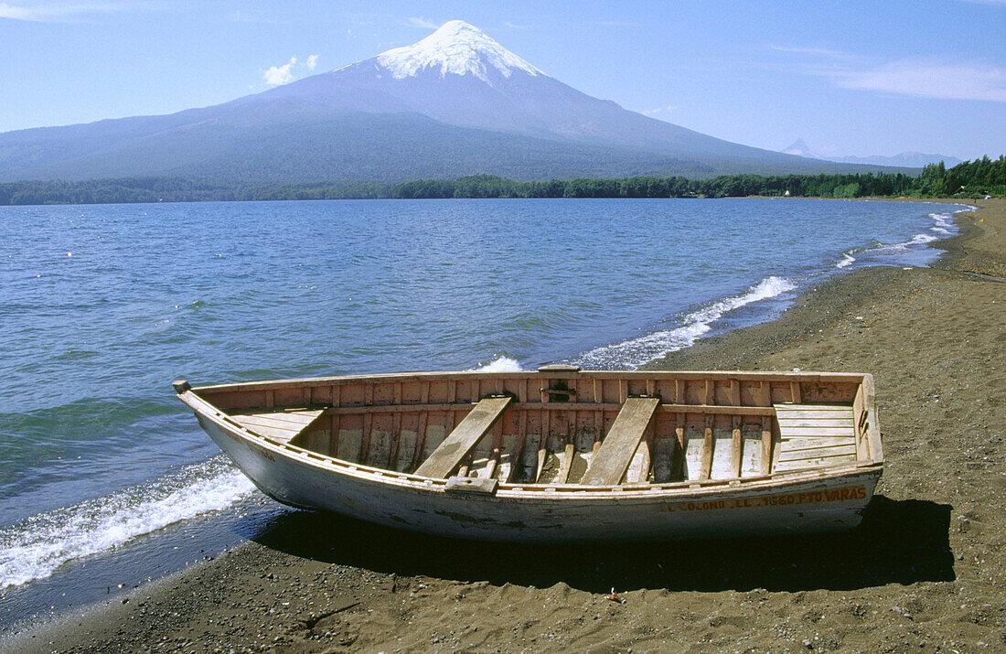 Llanquihue lake with volcano Osorno (2660 m.) at the rear. La Araucanía region. Chile.