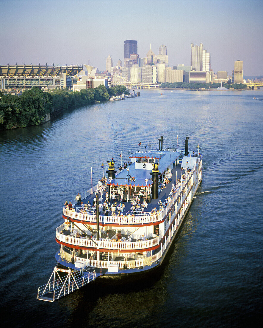 Majestic riverboat, downtown Pittsburgh. Pennsylvania, USA