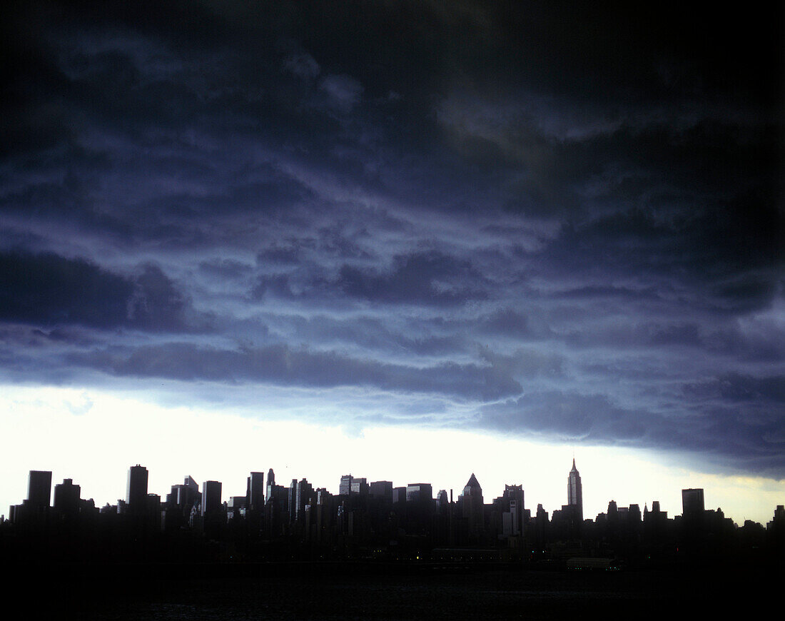 Mid-town skyline, Manhattan, New York, USA.