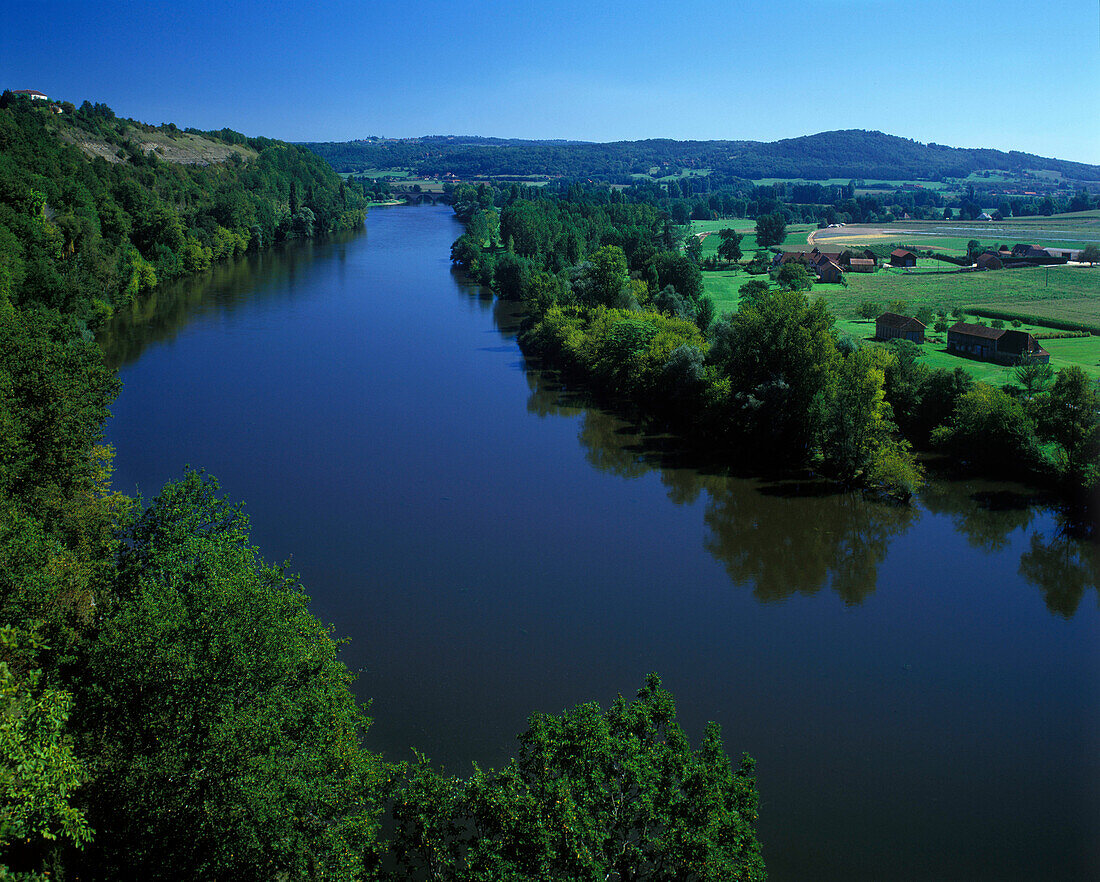 Scenic cingle de limeuil, Dordogne river, Perigord, France.