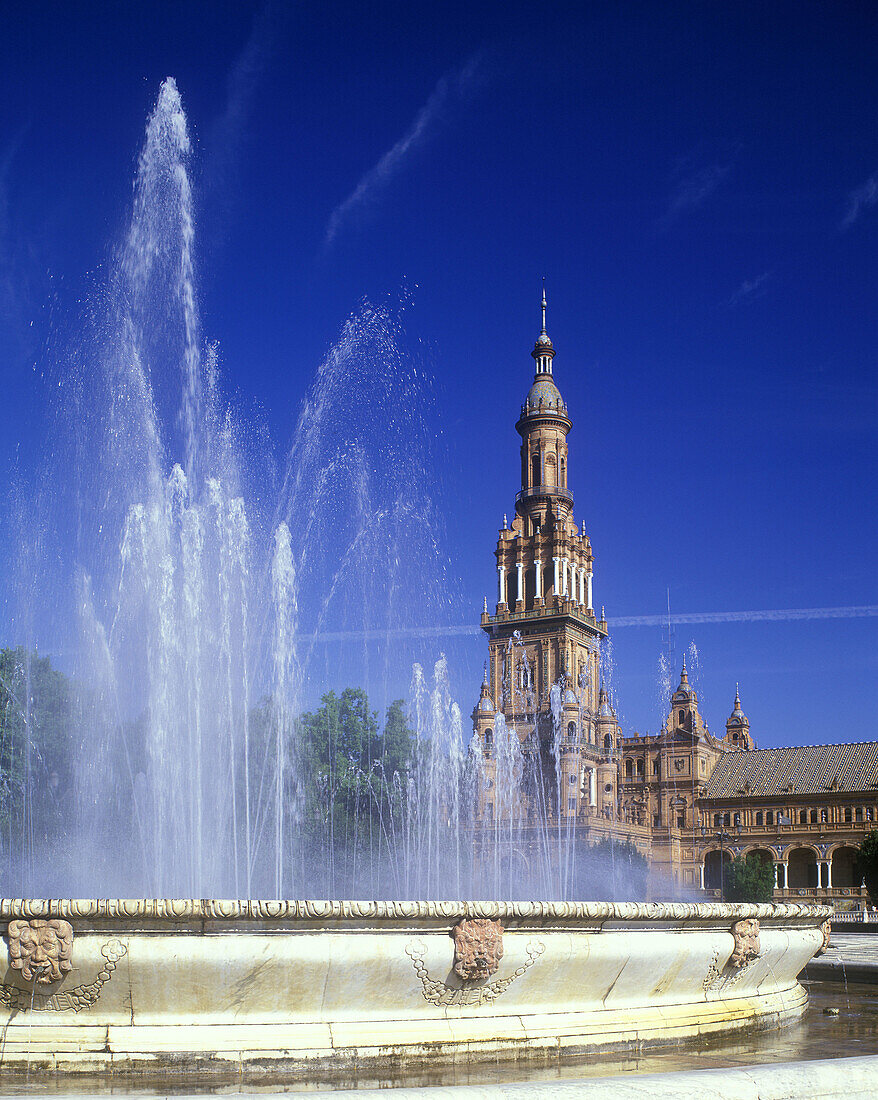 Fountain, Plaza de espana, Parque maria luisa, Seville, Andalucia, Spain.