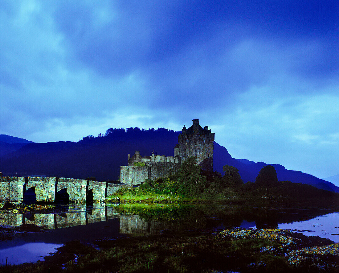 Scenic eileen donan castle, Dornie, Scotland.
