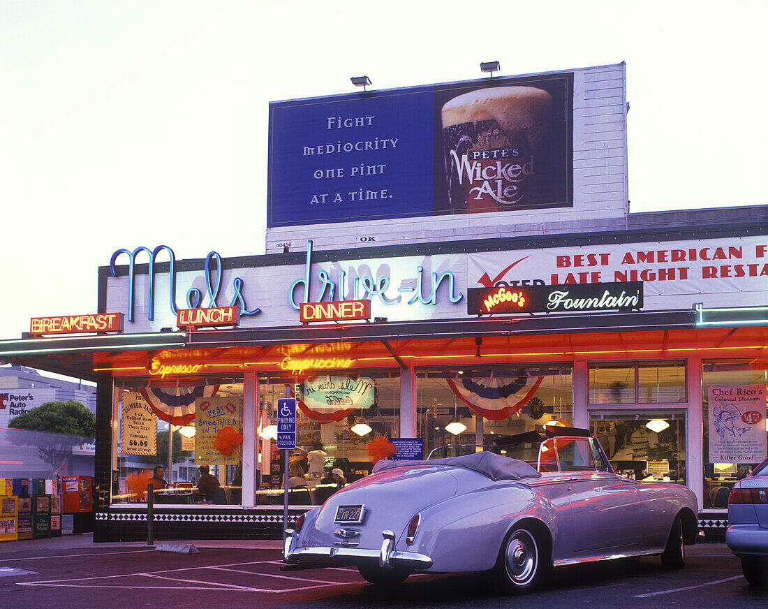 Street scene, Mels drive-in diner, Lombard street, San francisco, California, USA.