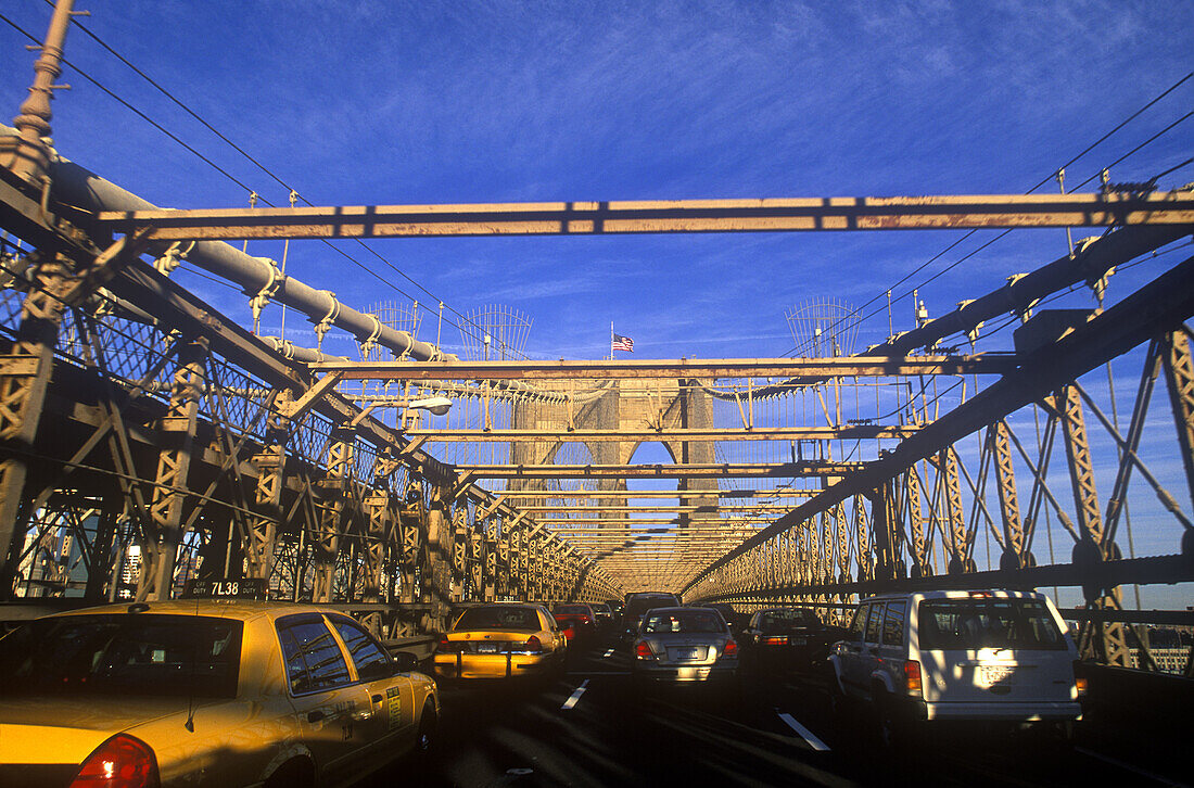 Road traffic, Brooklyn bridge, Manhattan, New York, USA