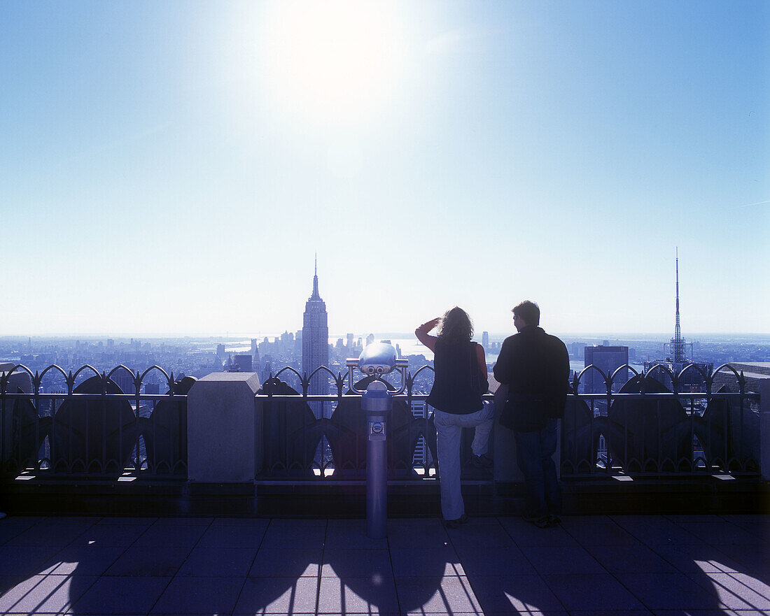 Tourists, Top of the rock, Rockefeller Center, Manhattan, New York, USA