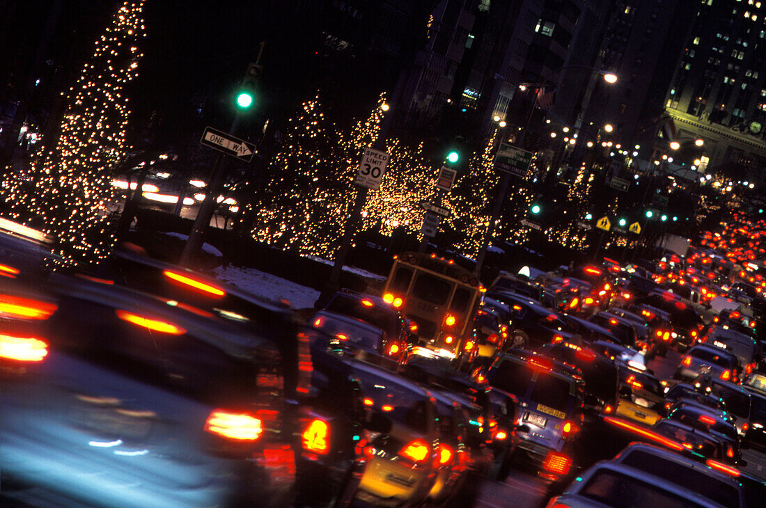 Christmas traffic, Park Avenue, Midtown, Manhattan, New York, USA