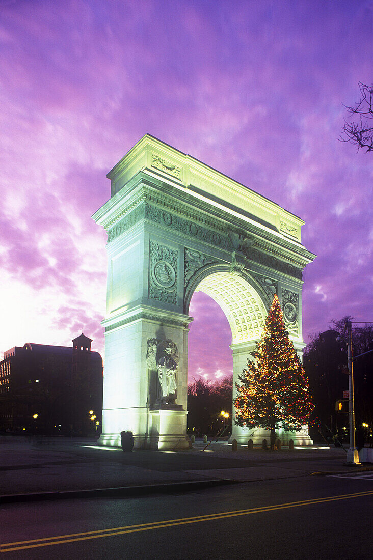 Christmas, Washington square Park, Greenwich village, Manhattan, New York, USA