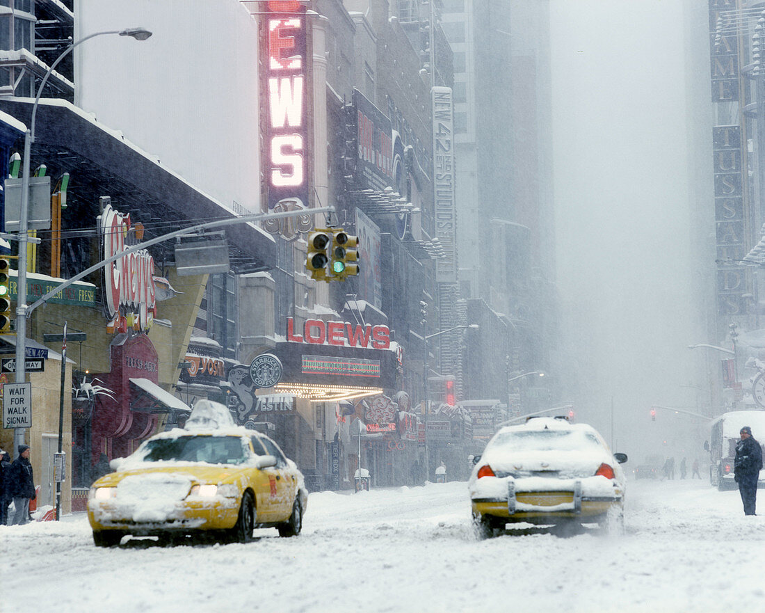 Blizzard, 42nd Street, Midtown, Manhattan, New York, USA